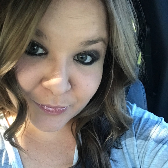 Meet your Posher, Stephanie - Picture 1 of 1